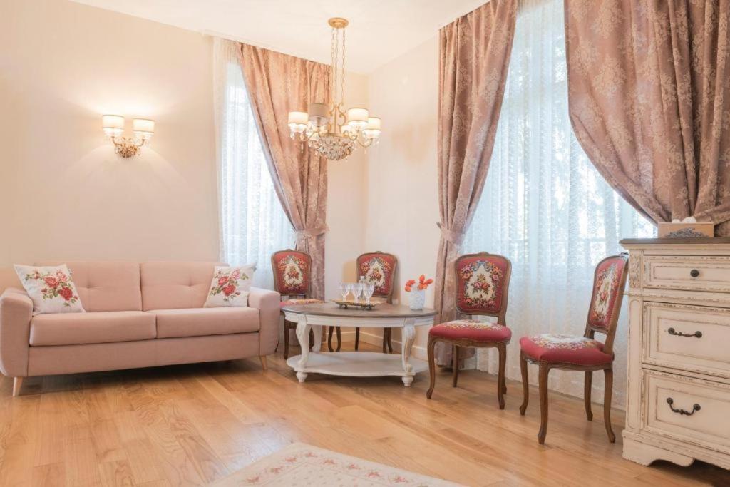 Vila Rozalia Garden Gate Avrig Luaran gambar