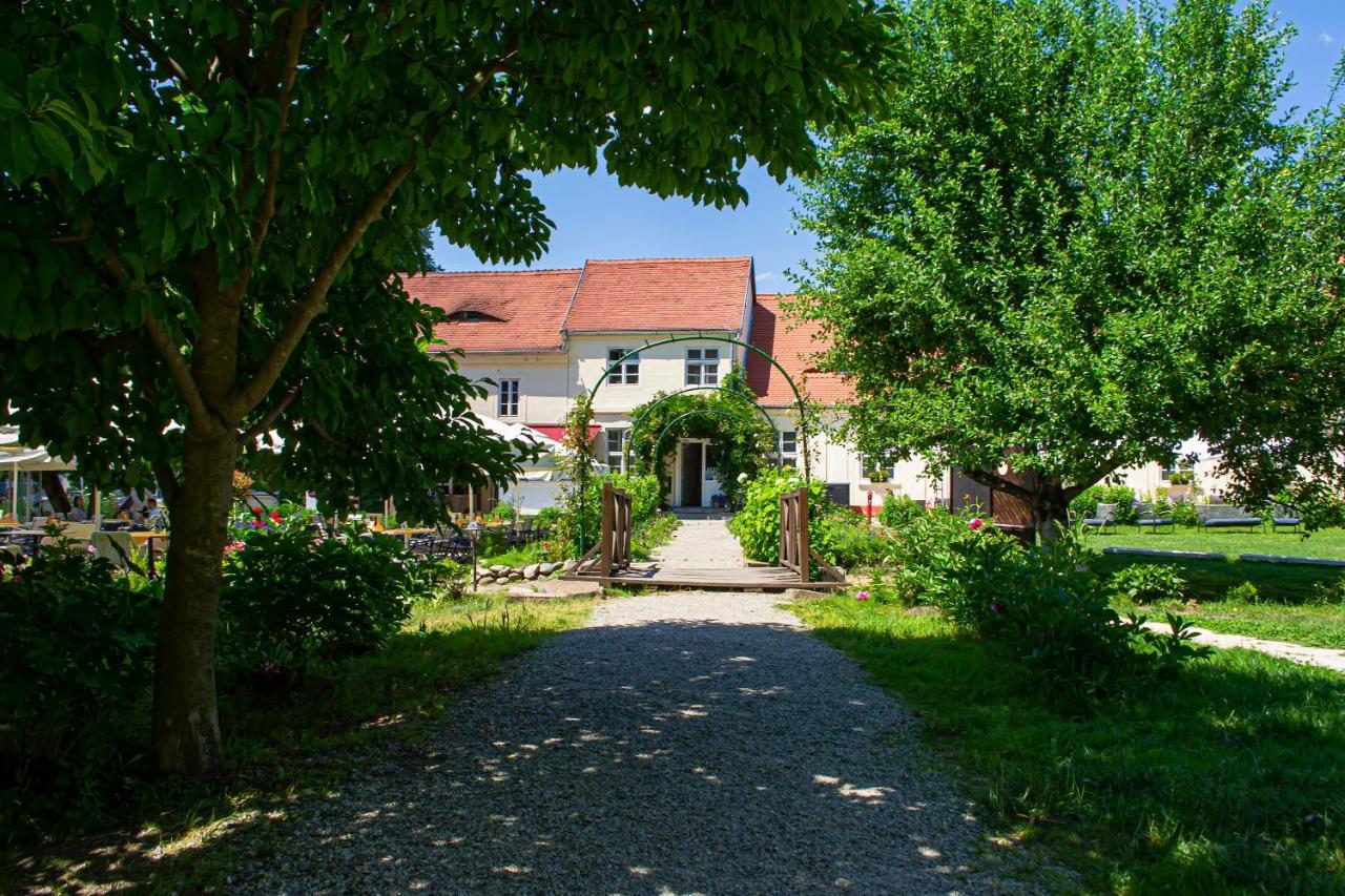 Vila Rozalia Garden Gate Avrig Luaran gambar